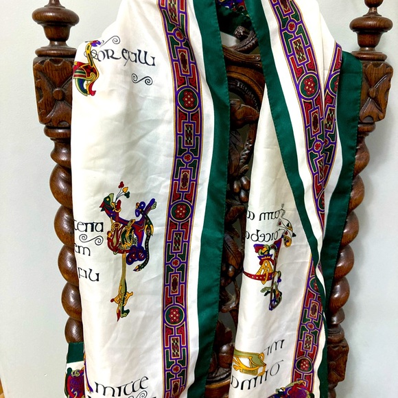 Book of Kells scarf - Picture 4 of 5